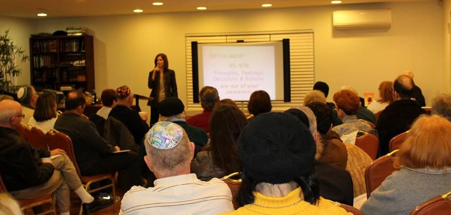 Speaking-at-Chabad-1cropped